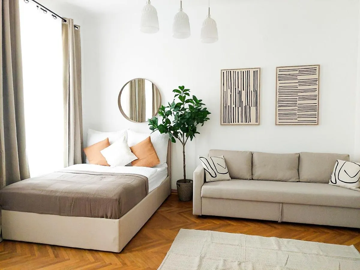 Ferienwohnung Hidden Garden - Spacious Modern - 1 Min To City Shuttle Wien Apartment