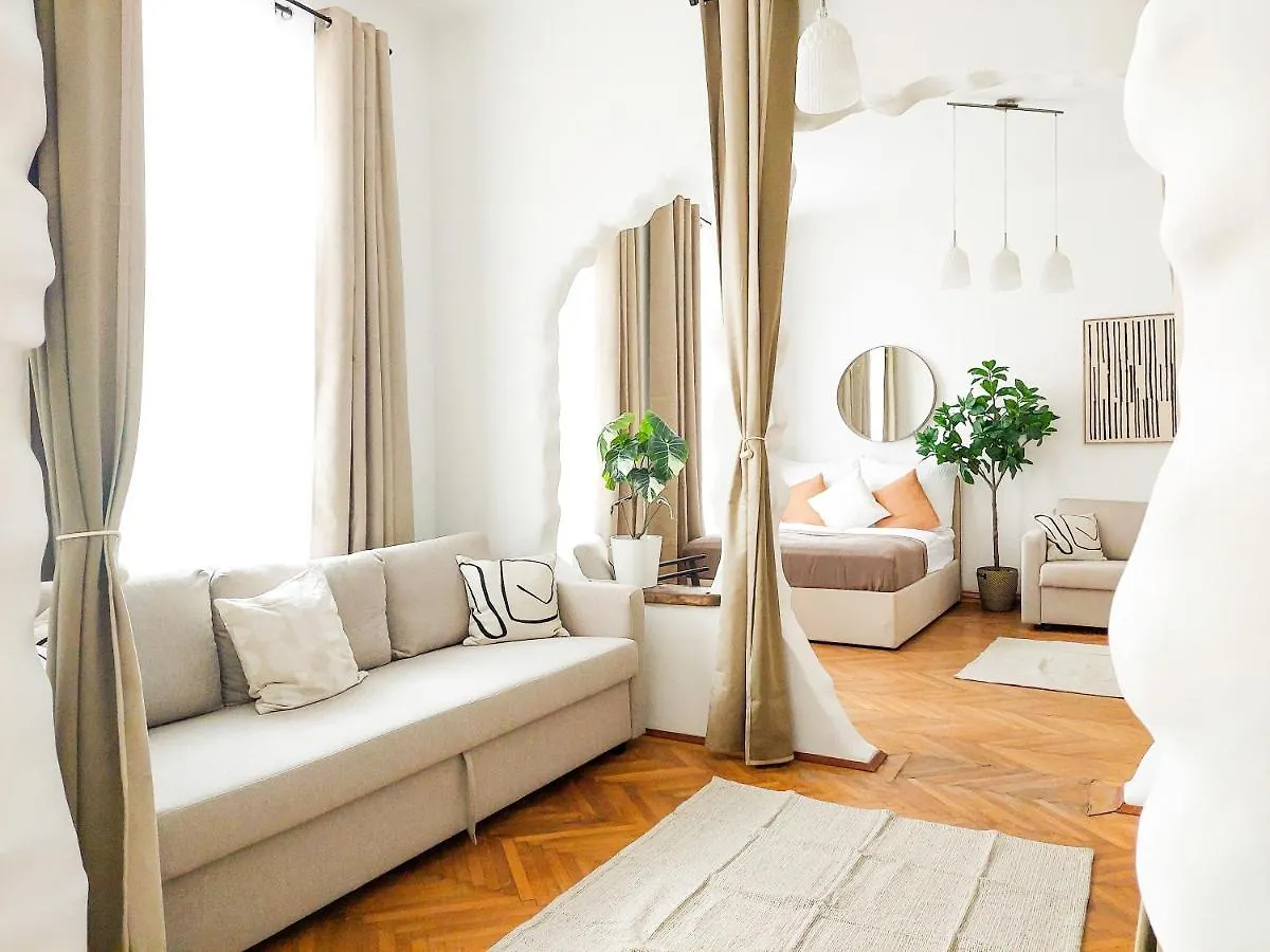 Hidden Garden - Spacious Modern - 1 Min To City Shuttle Apartment Vienna