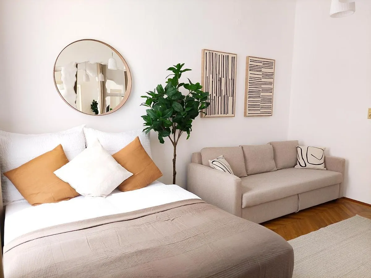 Ferienwohnung Hidden Garden - Spacious Modern - 1 Min To City Shuttle Wien