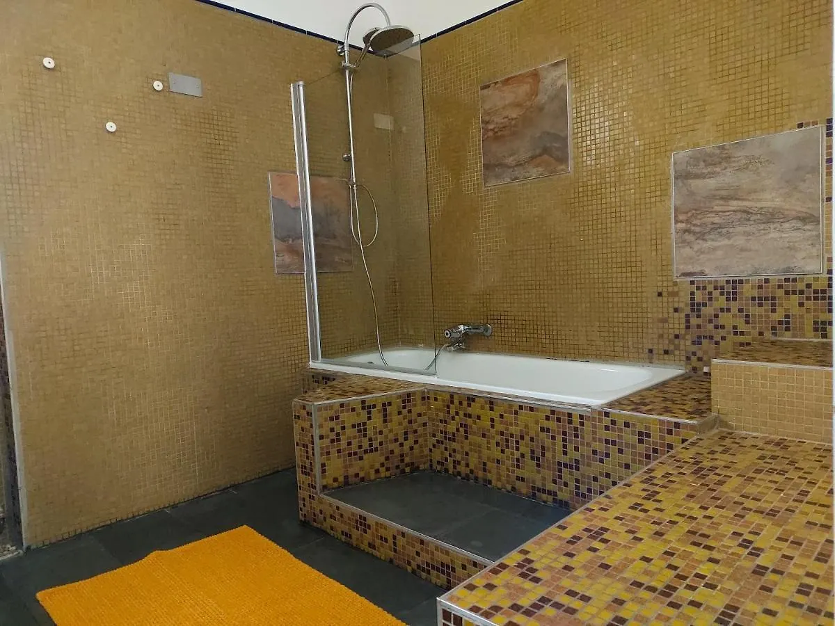 Ferienwohnung Hidden Garden - Spacious Modern - 1 Min To City Shuttle Wien Apartment