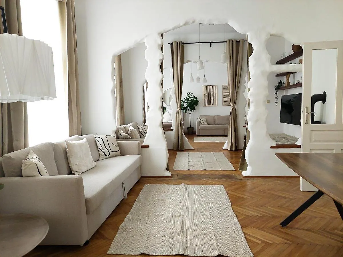 Ferienwohnung Hidden Garden - Spacious Modern - 1 Min To City Shuttle Wien 0*,