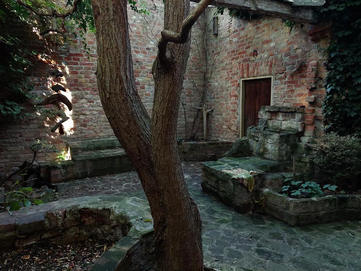 Ferienwohnung Hidden Garden - Spacious Modern - 1 Min To City Shuttle Wien