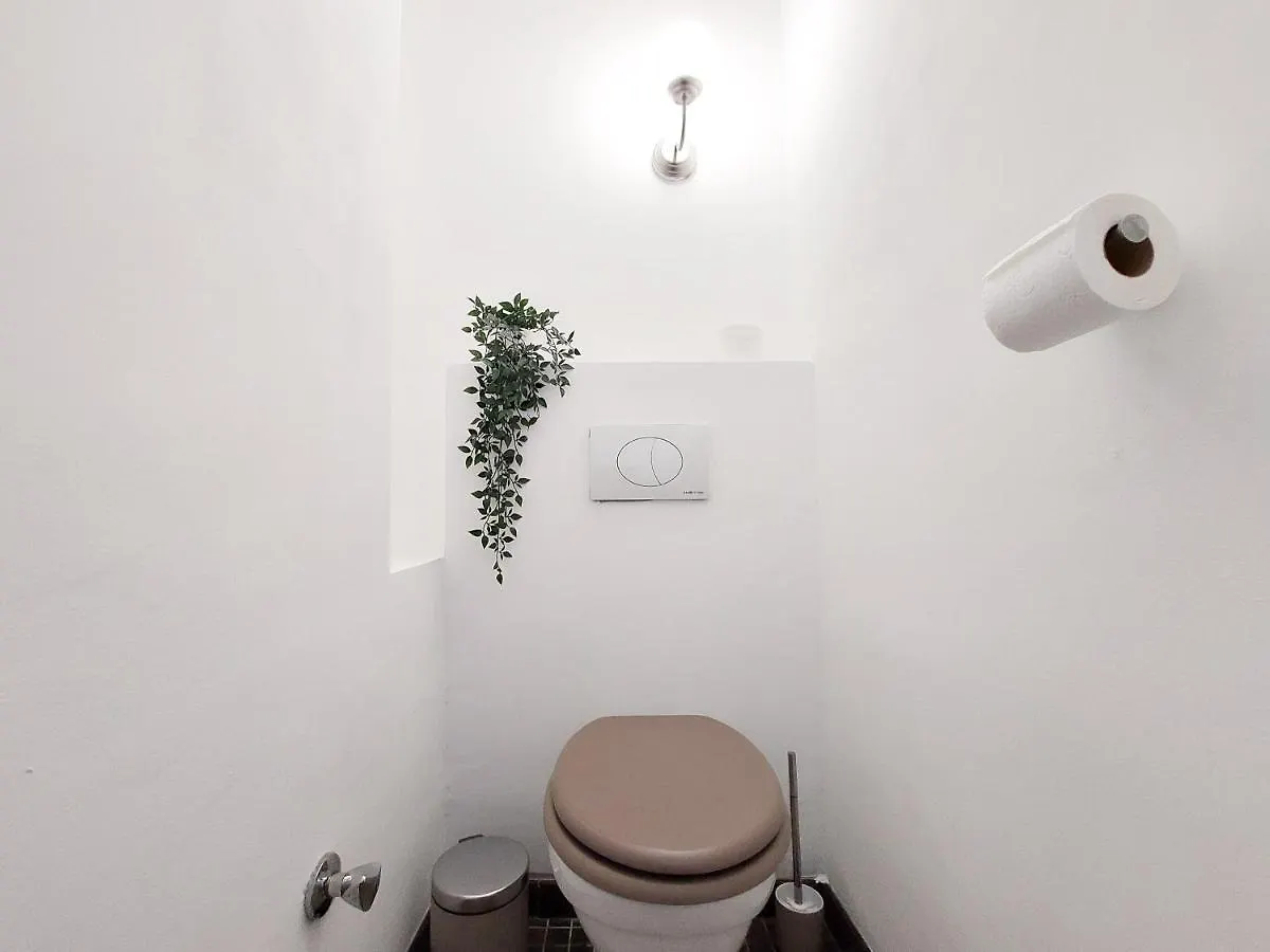 Ferienwohnung Hidden Garden - Spacious Modern - 1 Min To City Shuttle Wien