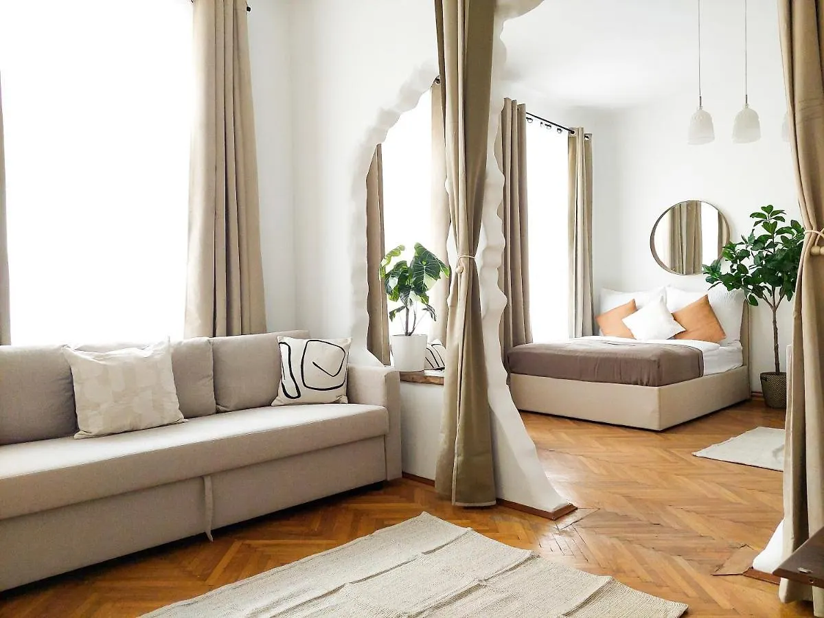 Hidden Garden - Spacious Modern - 1 Min To City Shuttle Apartment Vienna