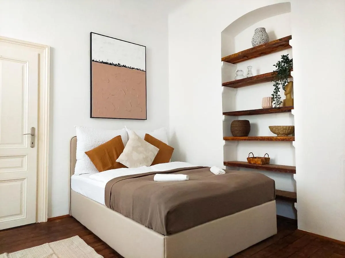 Ferienwohnung Hidden Garden - Spacious Modern - 1 Min To City Shuttle Wien 0*,  Österreich