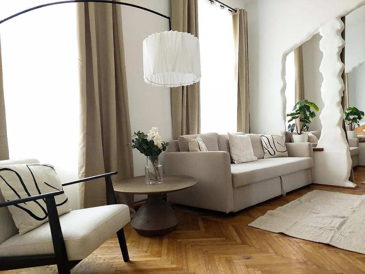 Ferienwohnung Hidden Garden - Spacious Modern - 1 Min To City Shuttle Wien 0*,  Österreich