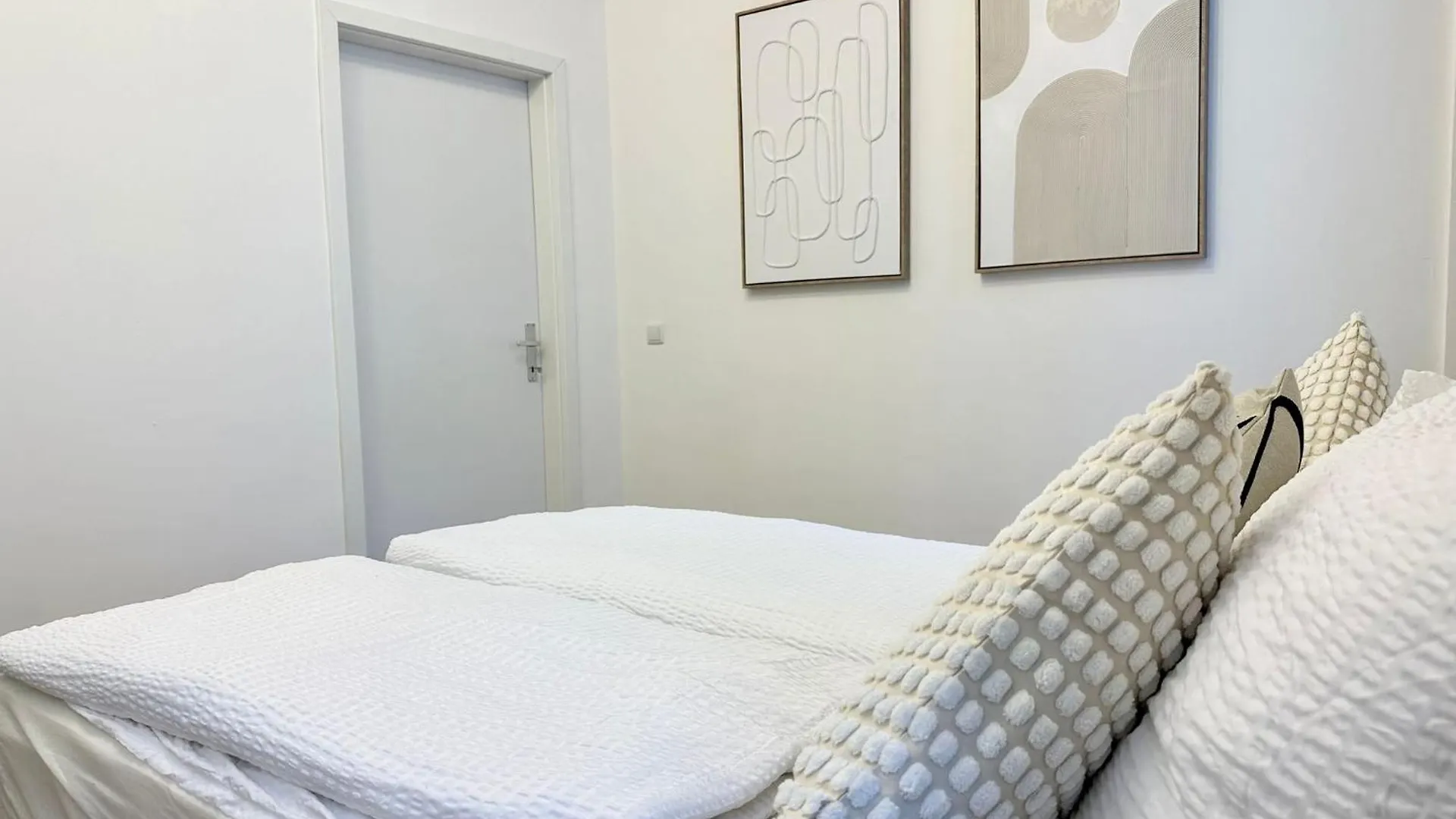 Ferienwohnung Hidden Garden - Spacious Modern - 1 Min To City Shuttle Wien Österreich