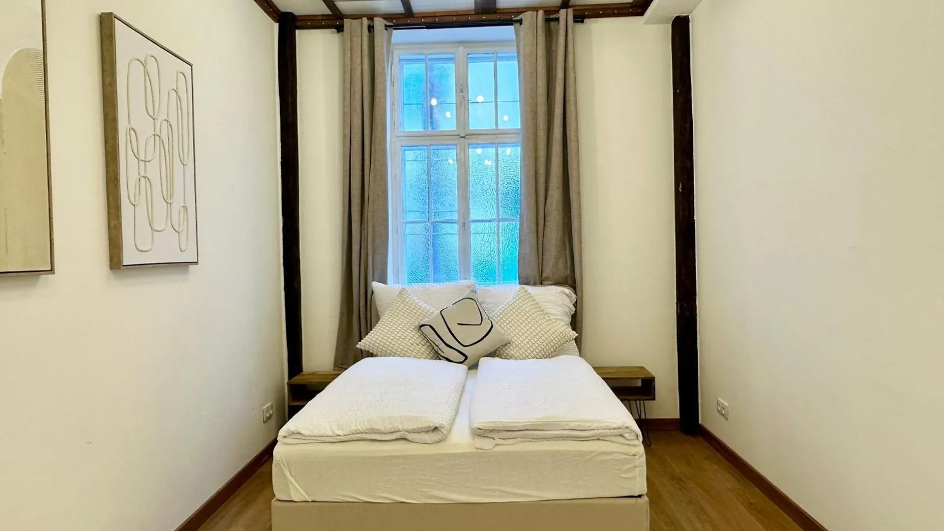 Ferienwohnung Hidden Garden - Spacious Modern - 1 Min To City Shuttle Wien Apartment